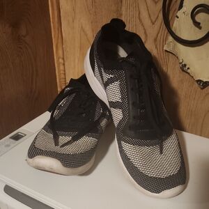 Vionic Black and White Knit Athletic Sneakers